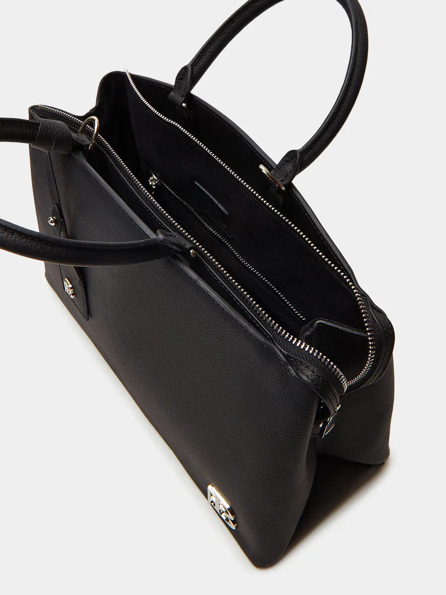 Классическая сумка Madlen из натуральной зернистой кожи черного цвета