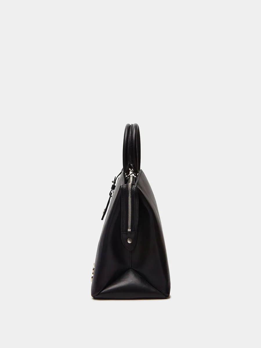 Классическая сумка Madlen из натуральной гладкой кожи черного цвета