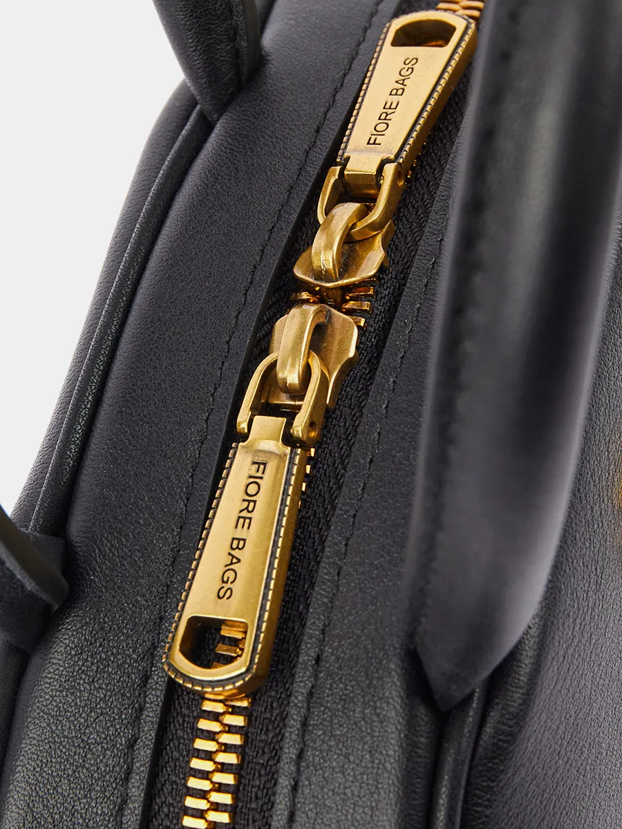 Классическая сумка Kris mini из натуральной гладкой кожи черного цвета